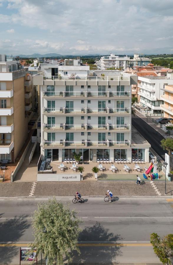 Hotel Augustus- Davanti A Noi C'E Solo Il Mare Misano Adriatico Exteriör bild