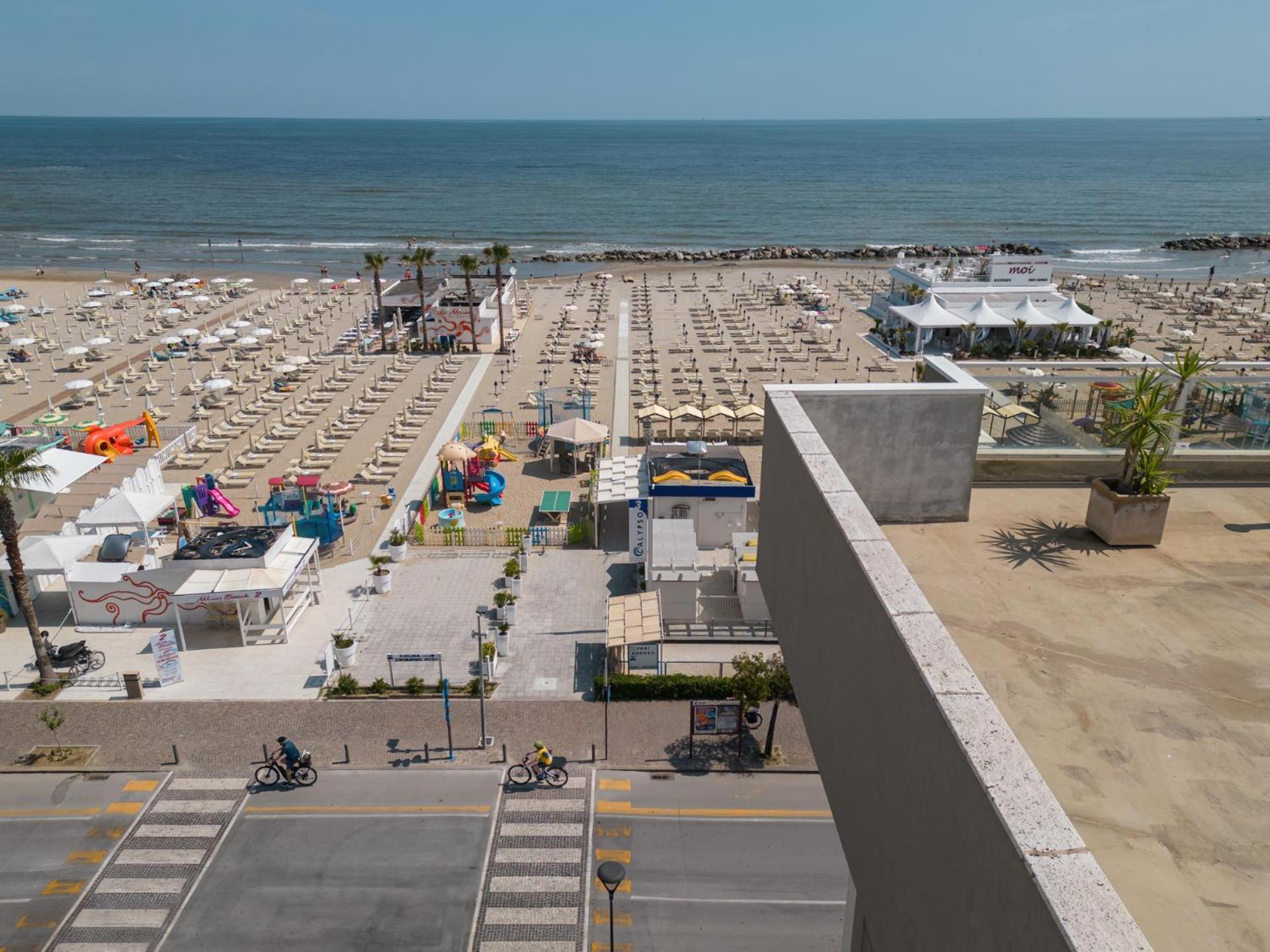 Hotel Augustus- Davanti A Noi C'E Solo Il Mare Misano Adriatico Exteriör bild